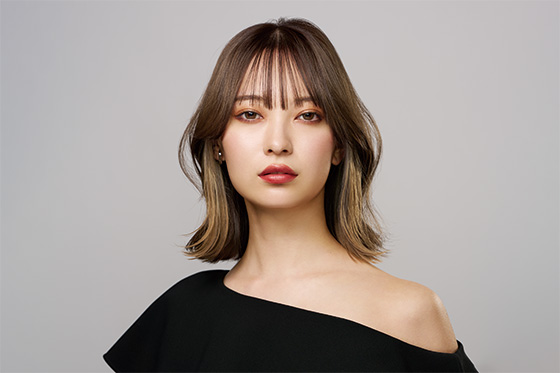 モデル写真　光を味方にする　上品イヤリングカラー