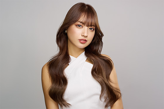 モデル写真　くすまない、深み　上質な透明感ブラウン