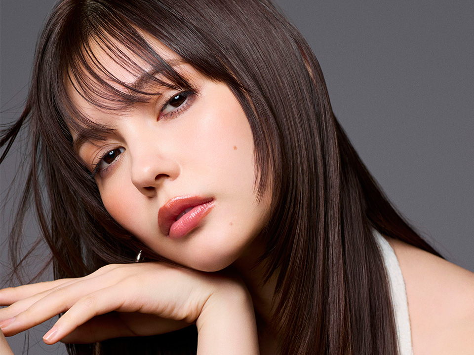 イルミナ新色アース　モデル画像