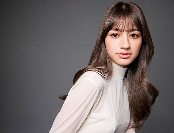 イルミナ新色アース　モデル画像