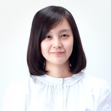 イルミナカラースターダストで黒髪卒業する前の子育てママモデルのビフォア