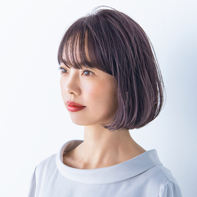 イルミナカラーブロッサムで黒髪卒業した40代女性モデルのアフター